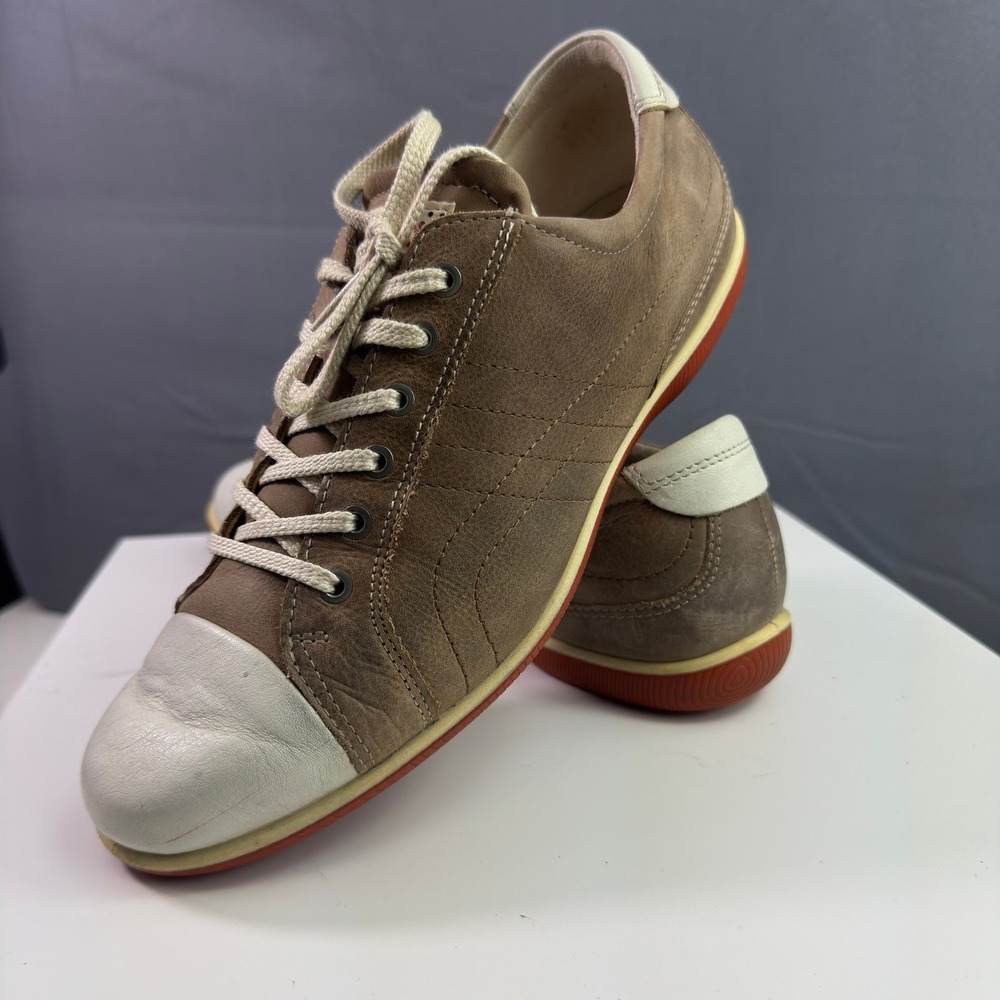 ECCO Leather Sneakers Women 8.5 Brown White Cap Toe Lace Up Casual Walking Shoes